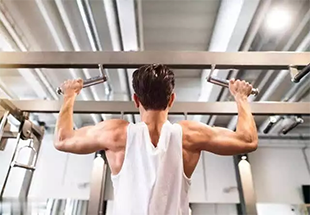 Hvor mange pull-ups kan du gjøre? Oppdag 7 fordeler som gjør det verdt innsatsen