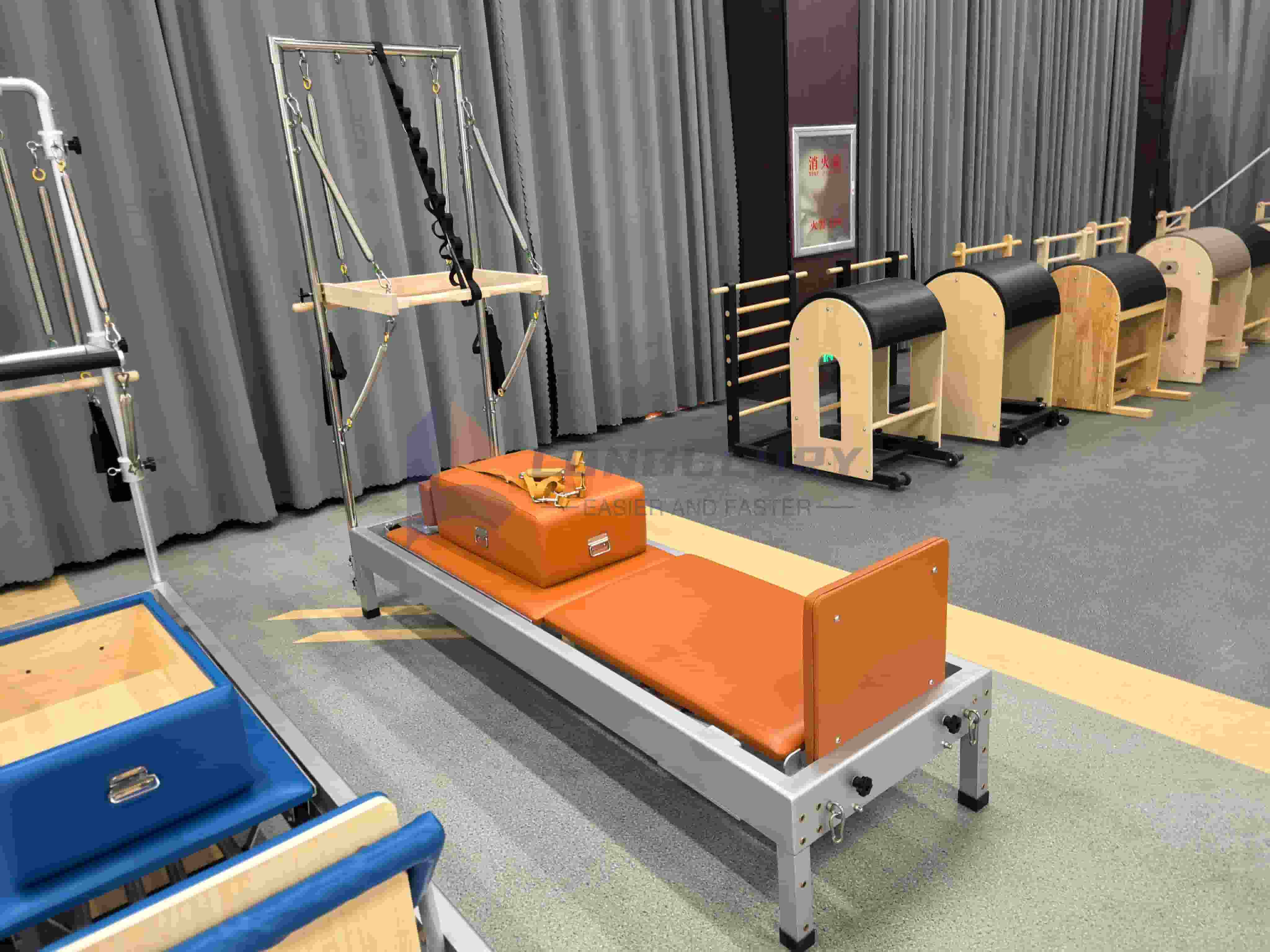 Pilates reformator i aluminium med tårn